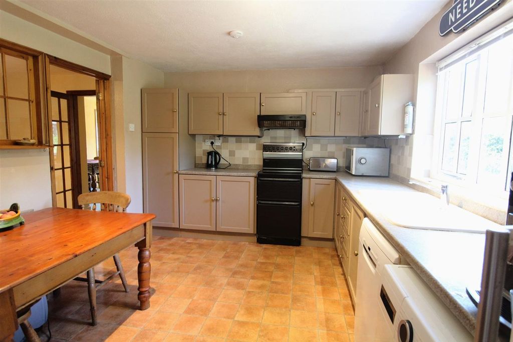 Property photo 2 of 23