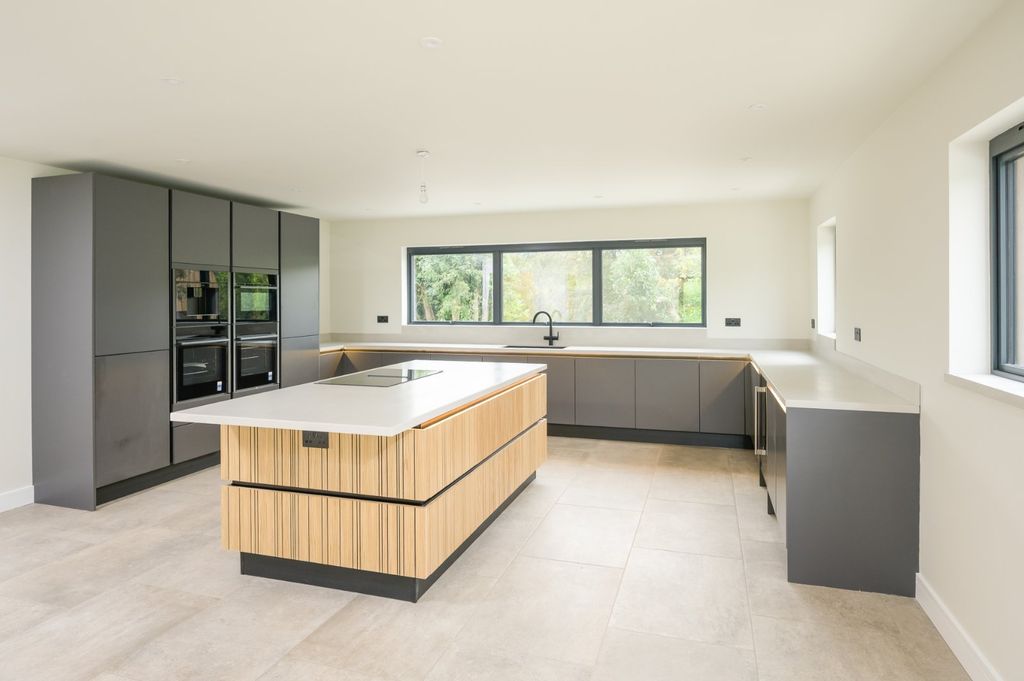 Property photo 2 of 19 Kitchen