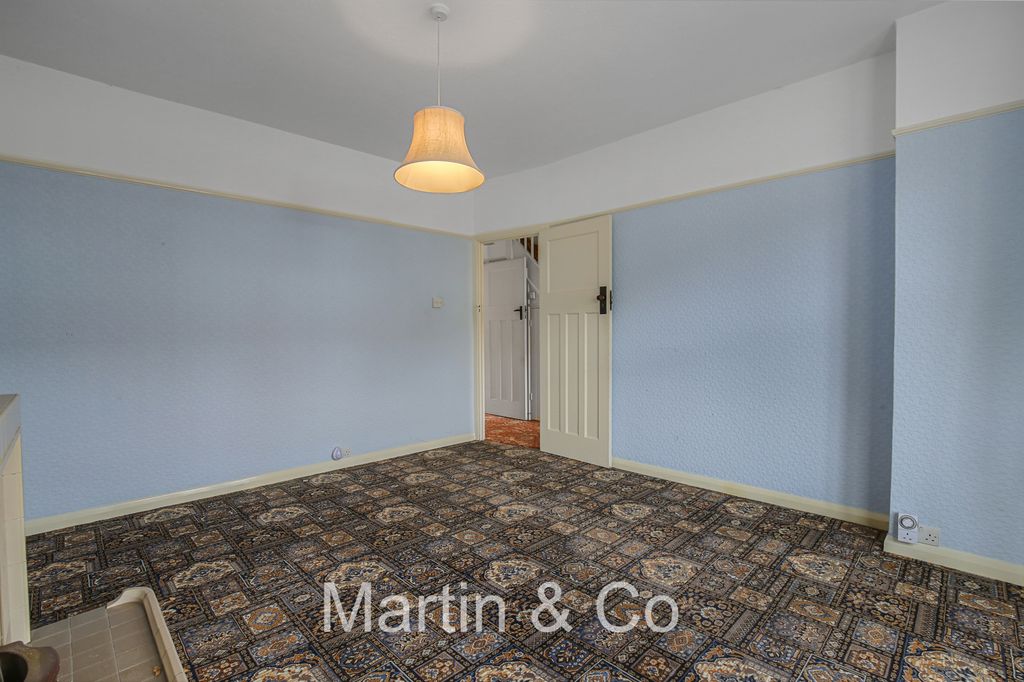 Property photo 3 of 16 _1727240075 - 18 Edgehill Road, Cr4 - 20