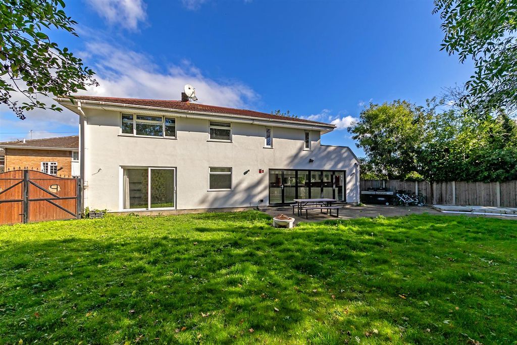 Property photo 1 of 24 76Lindencres-78.Jpg