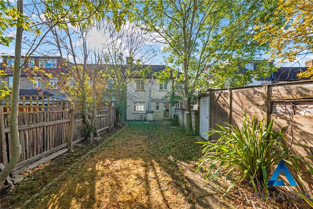 Property photo 3 of 20 Picture No. 06