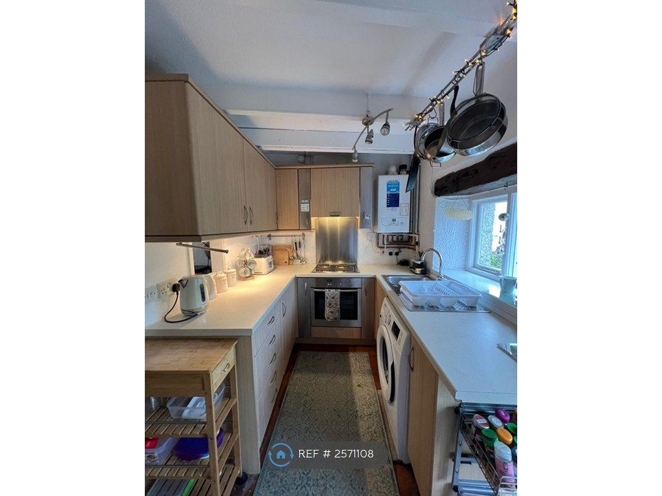 Property photo 3 of 8 Kitchen