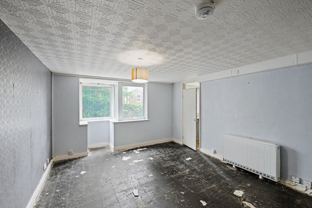 Property photo 2 of 15 32 Benwell Close, Benwell Grange, Newcastle Upon Tyne, Ne15 6Rz