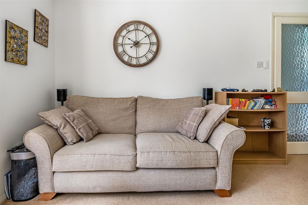 Property photo 3 of 10 19-Hamilton-Court-12.Jpg