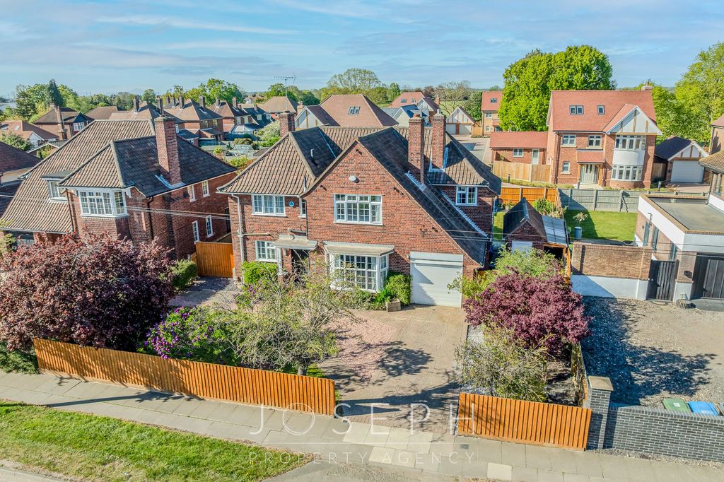 Property photo 1 of 31