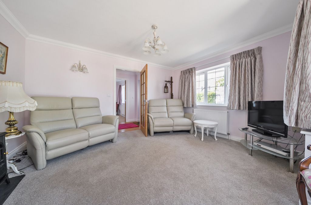Property photo 3 of 12 1512929-15-6A8Da0...