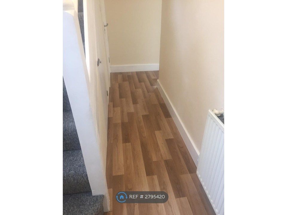 Property photo 2 of 19 Hallway