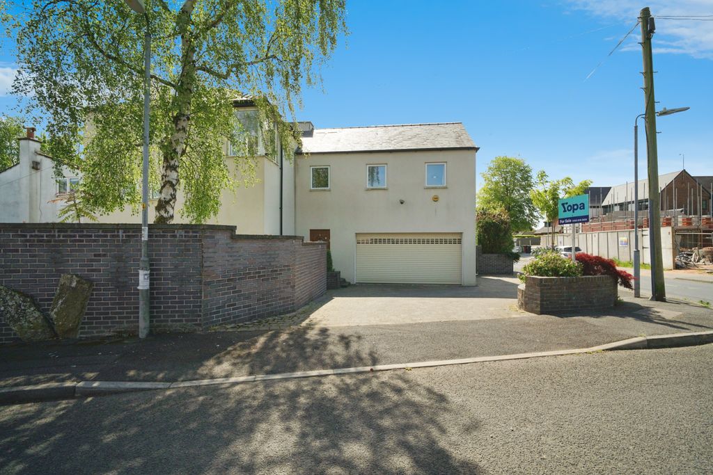 Property photo 2 of 31 Frontage