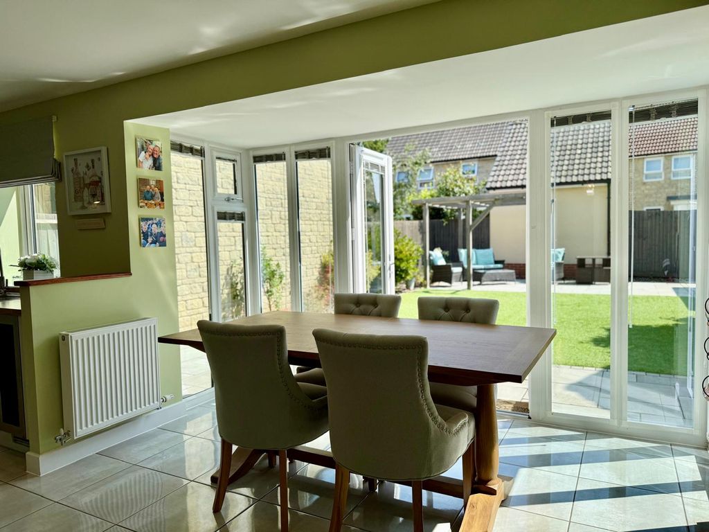 Property photo 3 of 18 Dining Area