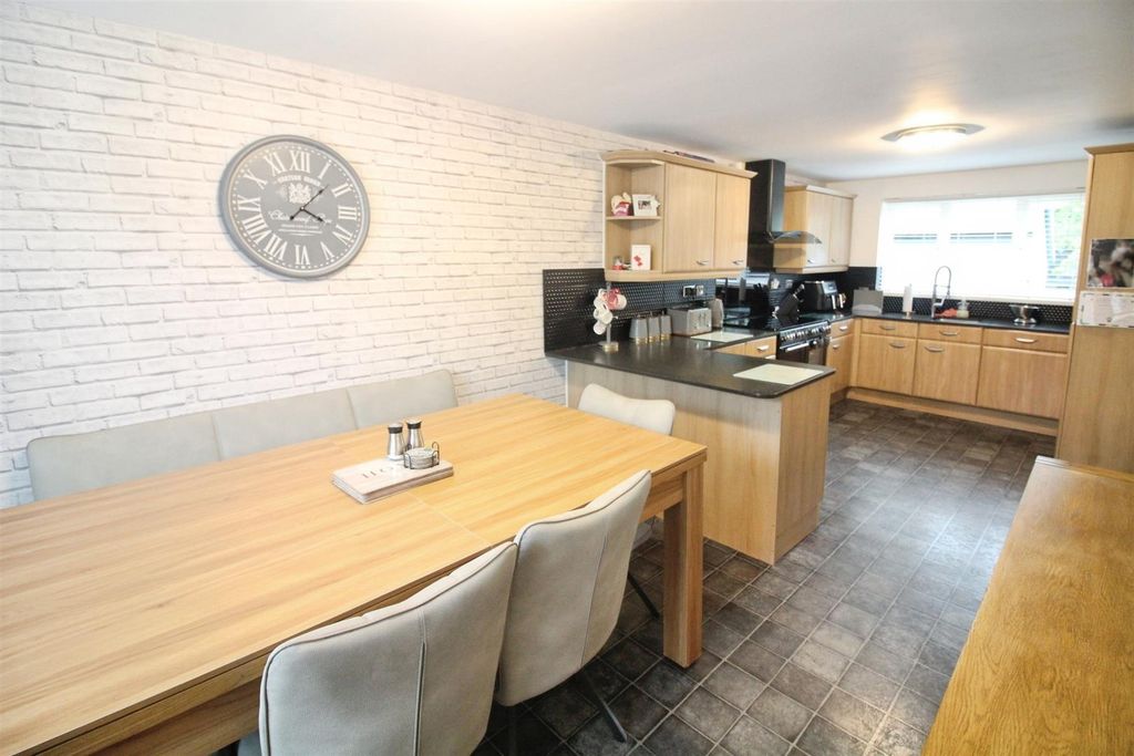 Property photo 2 of 18 Kitchen/Diner