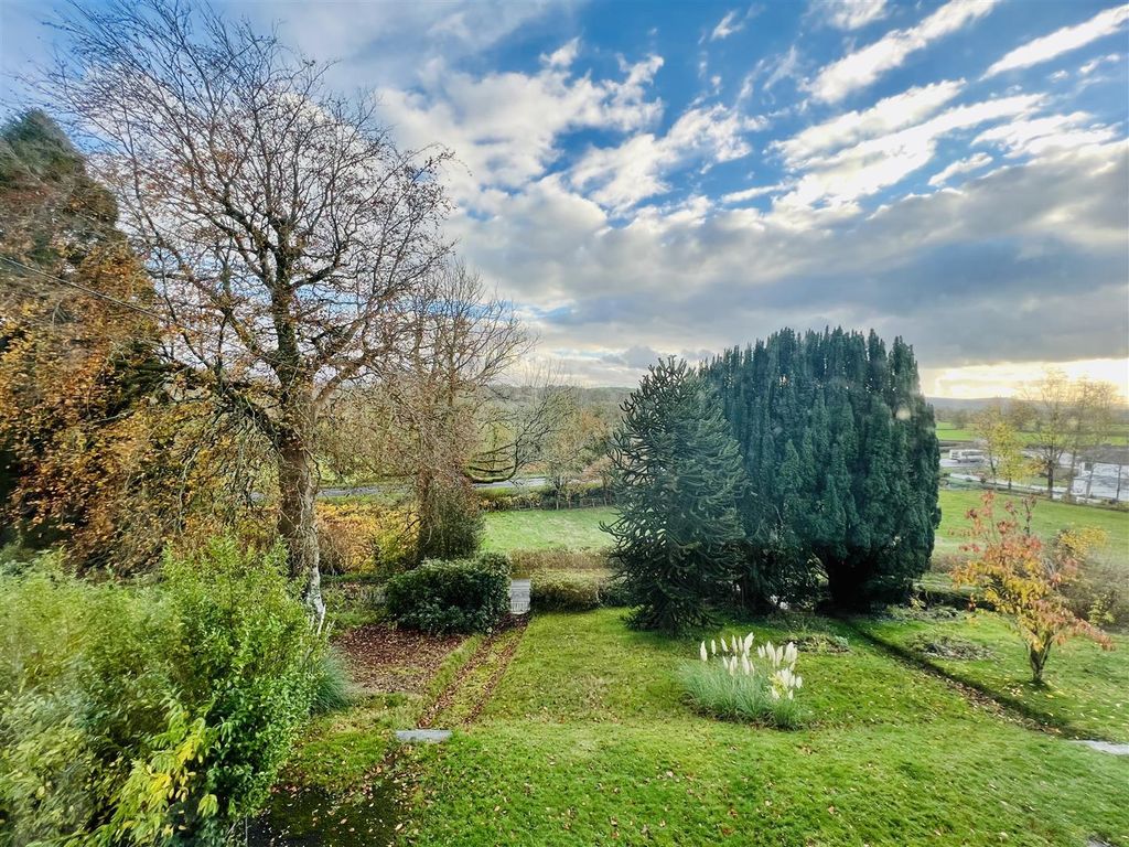 Property photo 3 of 38 Gardens