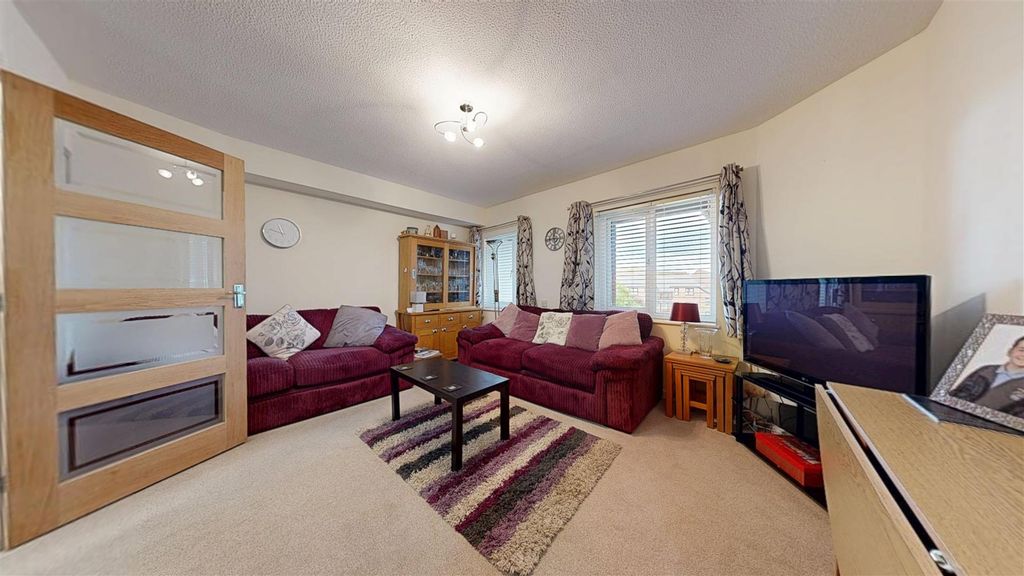 Property photo 2 of 14 Flat-33-Nightingale-Court-05152026_133424.Jpg