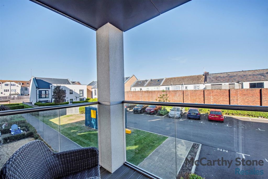 Property photo 3 of 30 8641255-Exterior01-800.Jpg