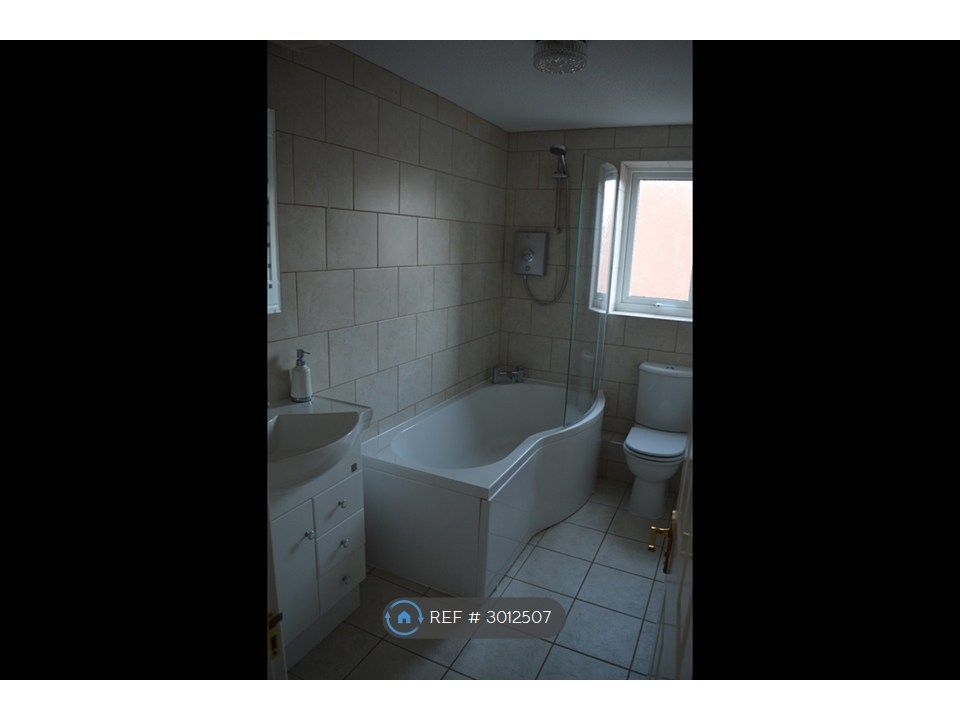 Property photo 3 of 14 Bathroom
