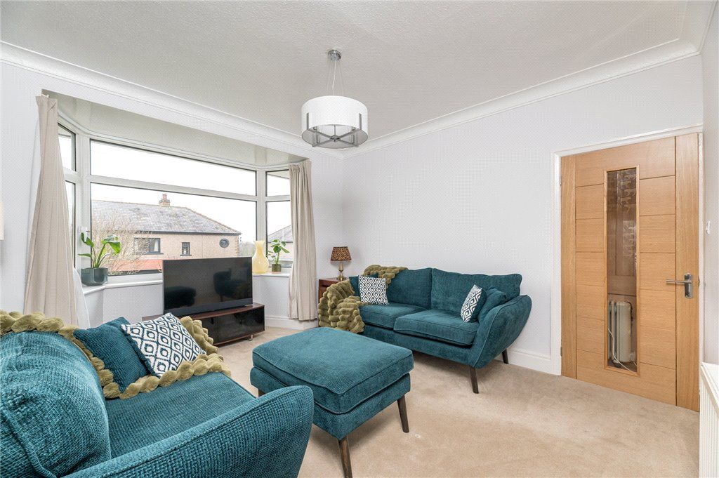 Property photo 2 of 20 Lounge