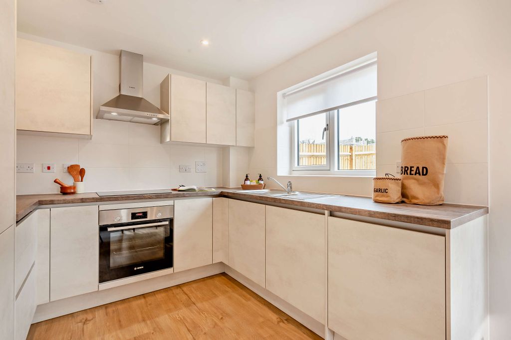 Property photo 2 of 8 8569803-Interior20-8