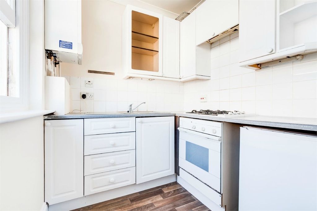 Property photo 2 of 9 Kitchen