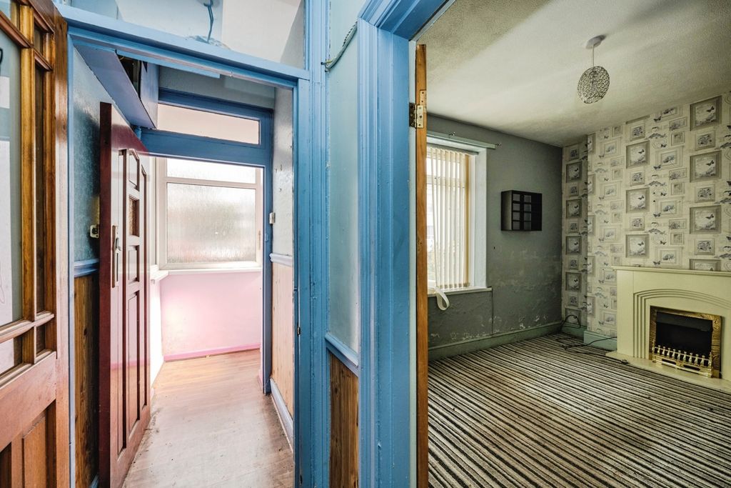 Property photo 3 of 22 Pbox-Img.Jpg