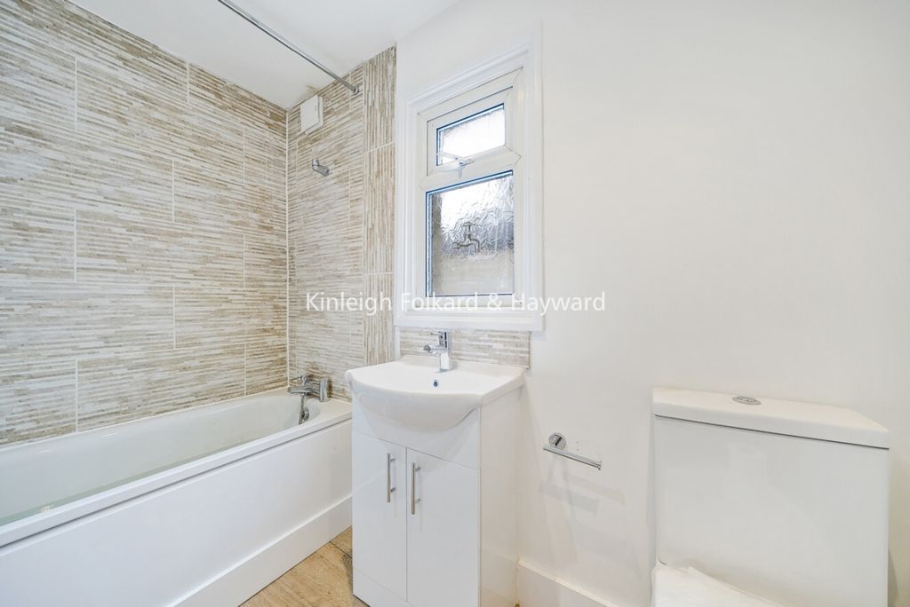 Property photo 3 of 8 B3d53dc7-421E-4123-9