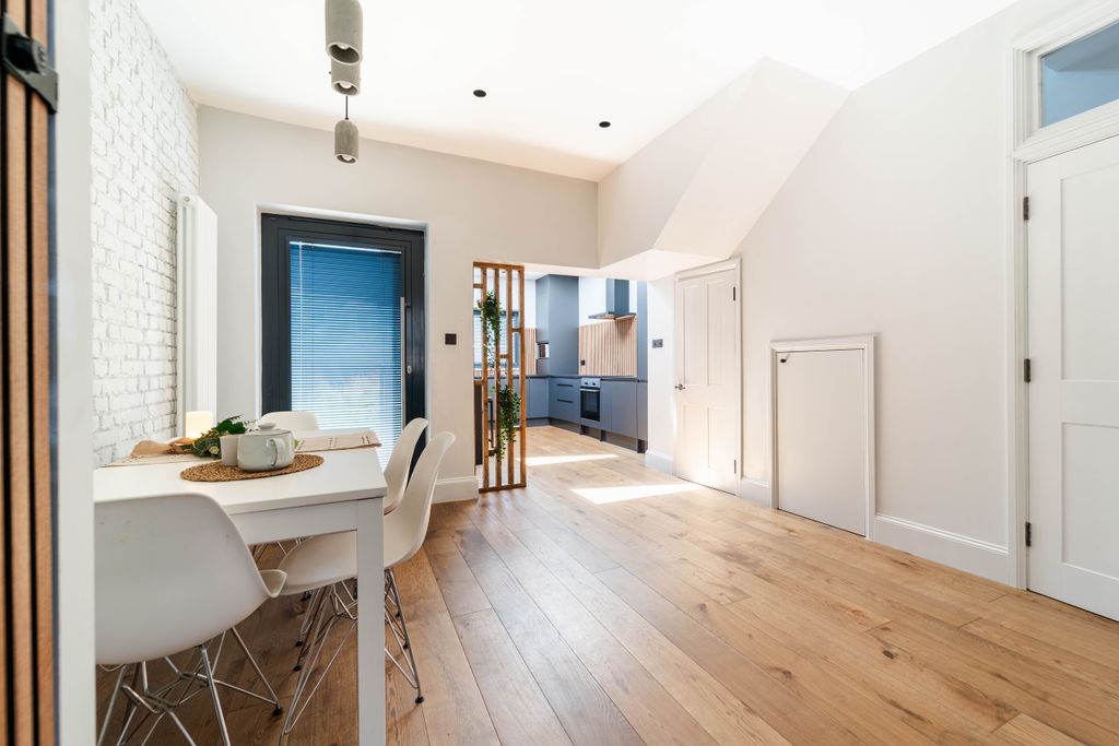 Property photo 1 of 18 Zr306983-Hdr