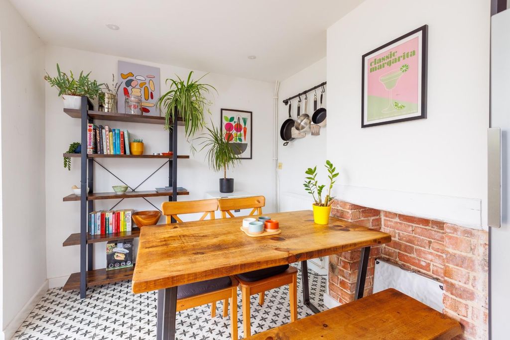 Property photo 1 of 25 4 Perrott Road-24.Jpg