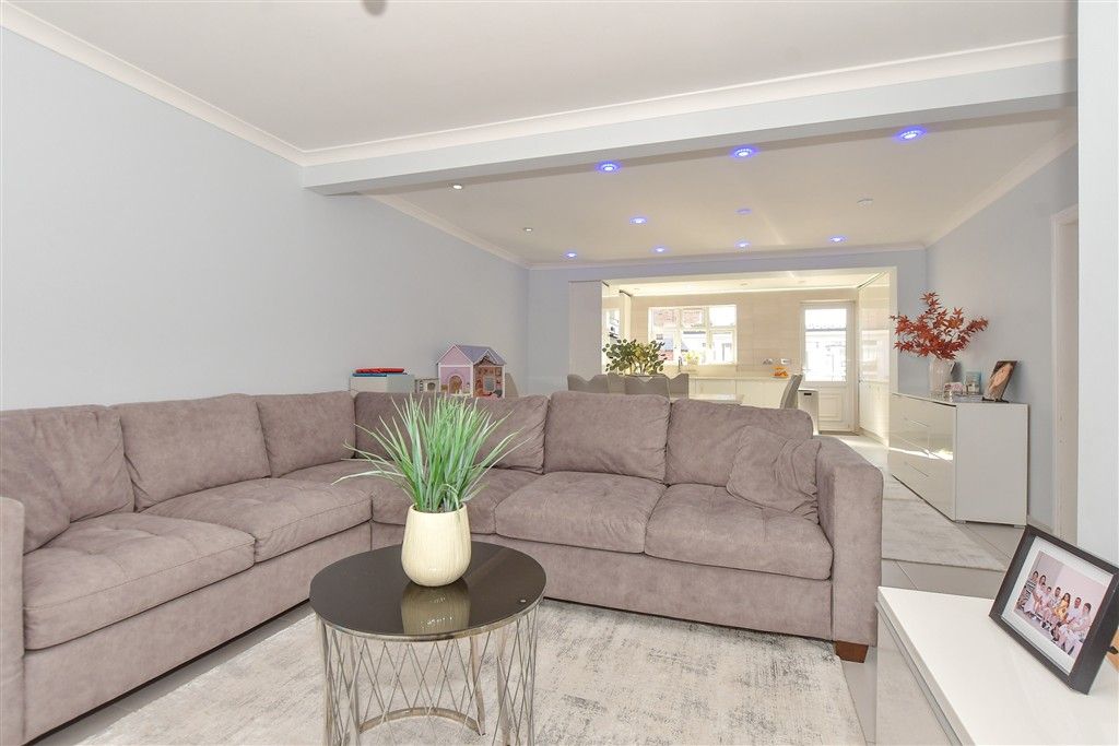 Property photo 2 of 13 Lounge