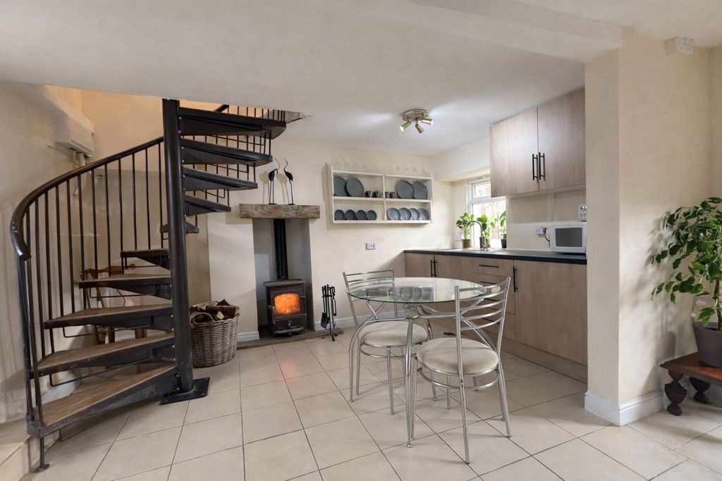 Property photo 3 of 10 3 - Picture No. 09