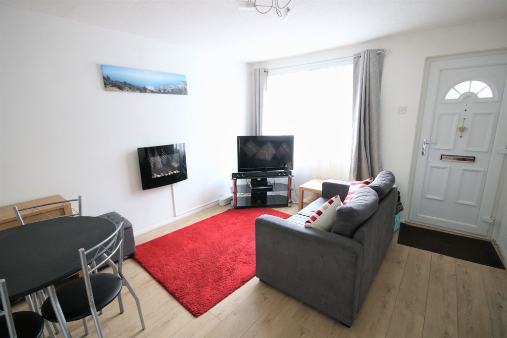 Property photo 2 of 7 liv2