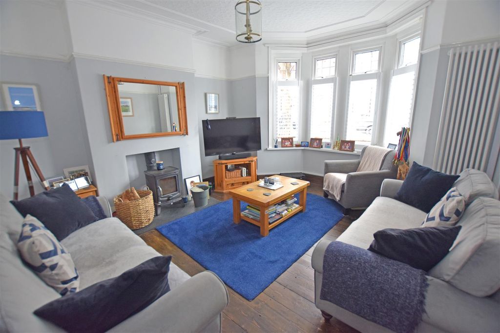 Property photo 2 of 19 Lounge.Jpg