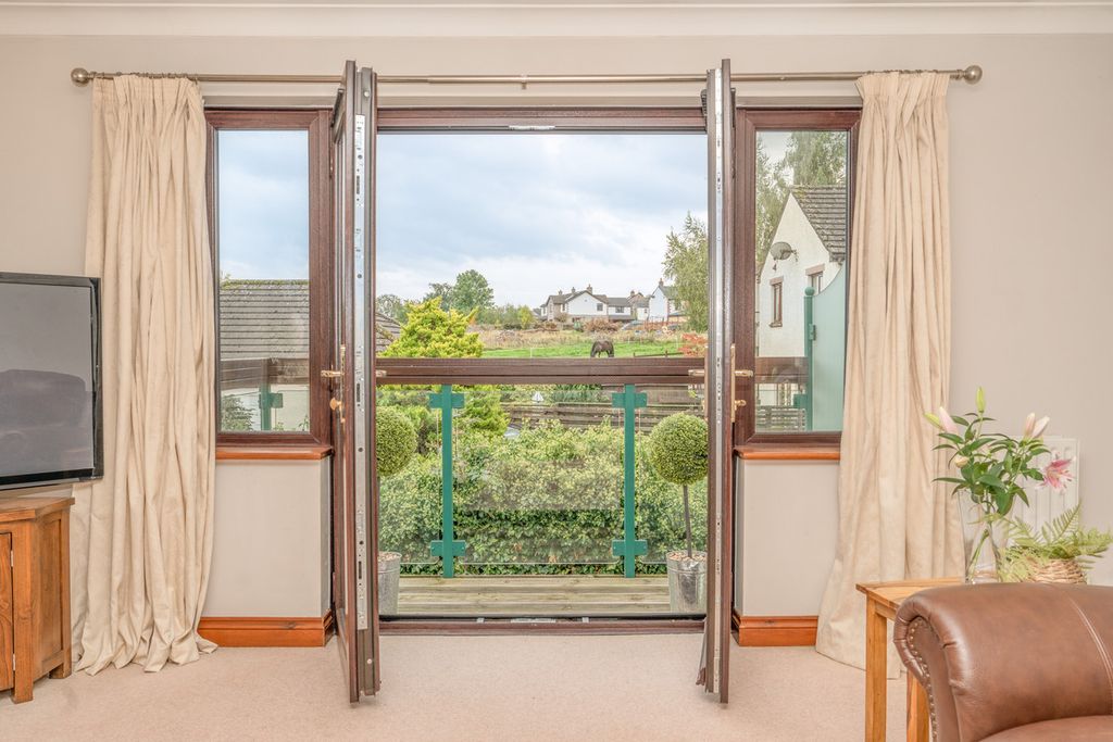 Property photo 3 of 27