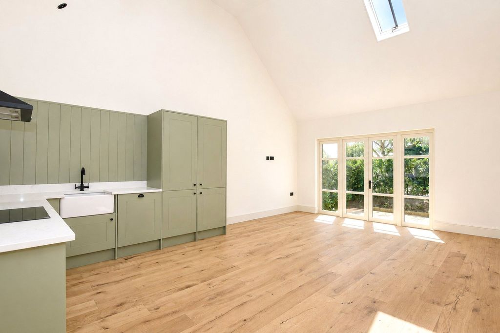 Property photo 2 of 8 Kitchen/Living