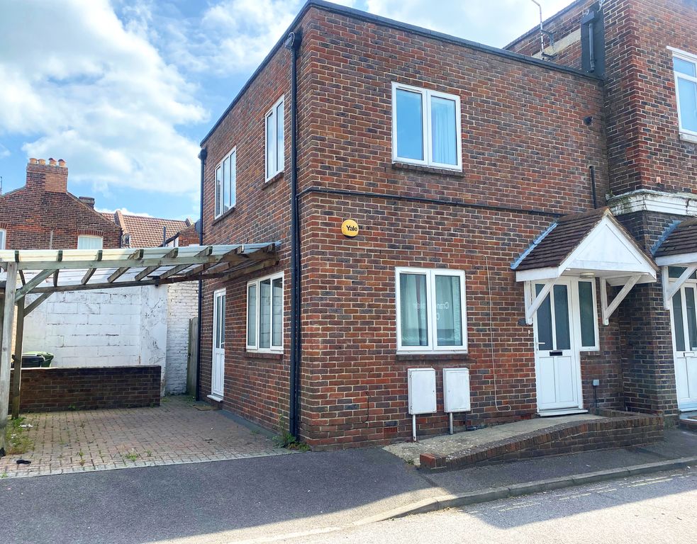 Property photo 1 of 12 Festing Mews