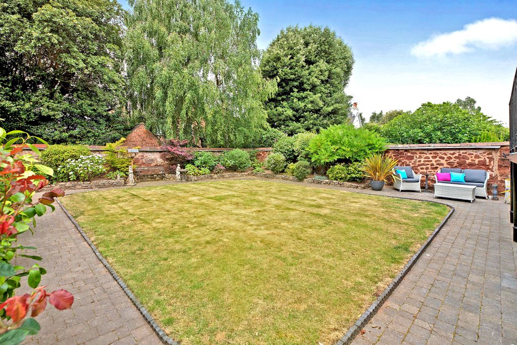 Property photo 3 of 18 Image