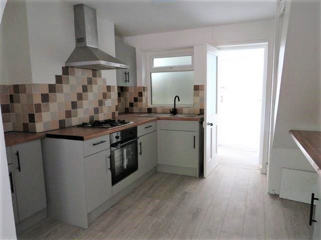 Property photo 3 of 6 Kitchen