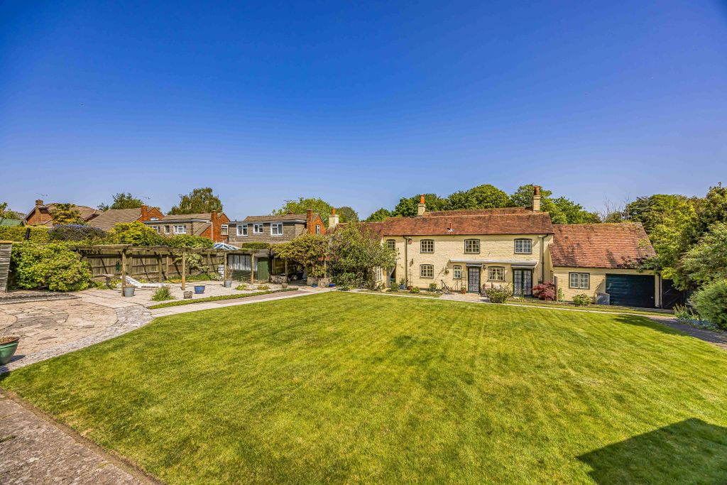 Property photo 1 of 35 Spring Lawn House, 8 Brookside Road, Old Bedhampto