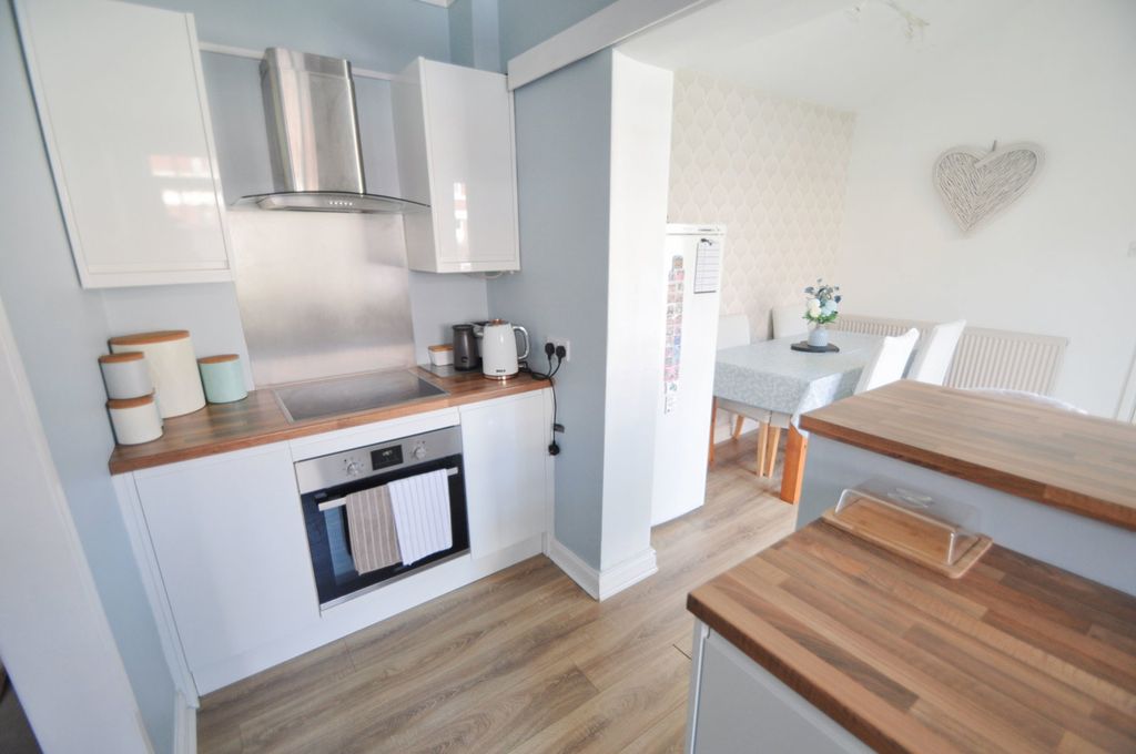 Property photo 3 of 28