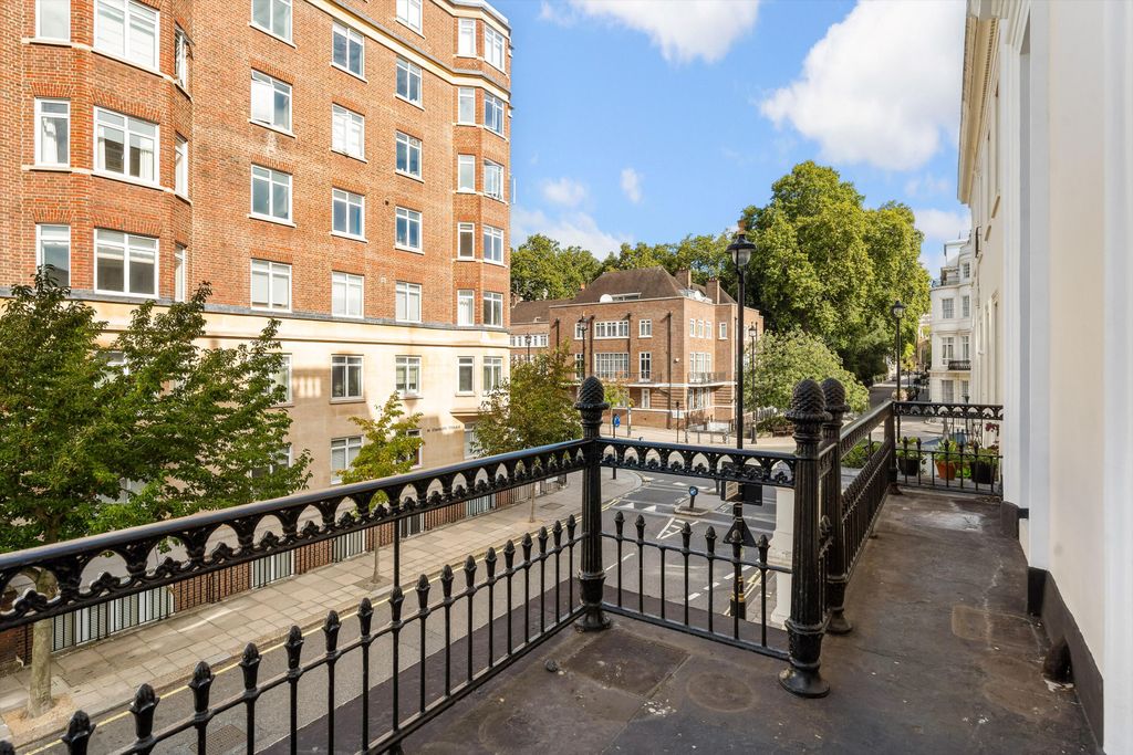 Property photo 3 of 18 Image