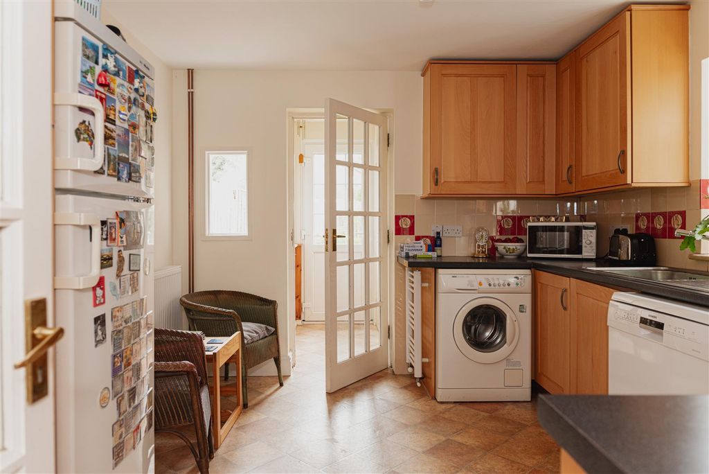 Additional image 10 of 4 bed semi-detached house for saleDeerings Road, Reigate RH2