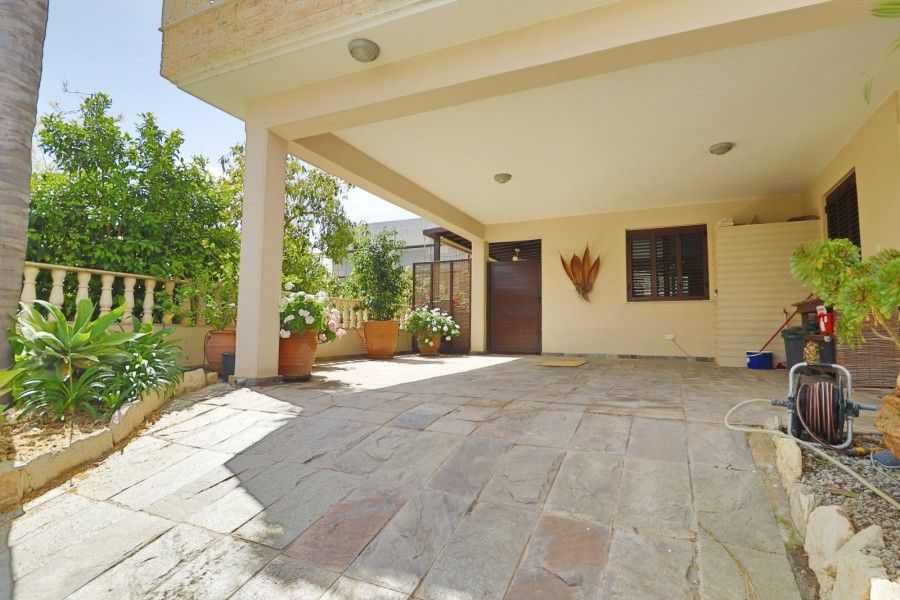 Property photo 3 of 49