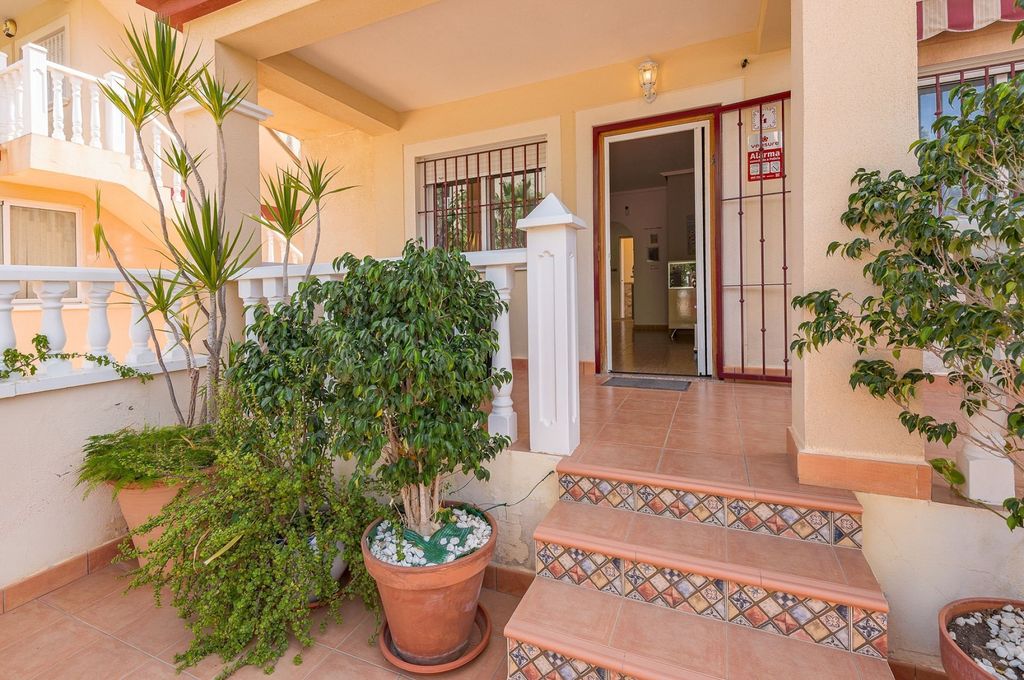Property photo 2 of 41
