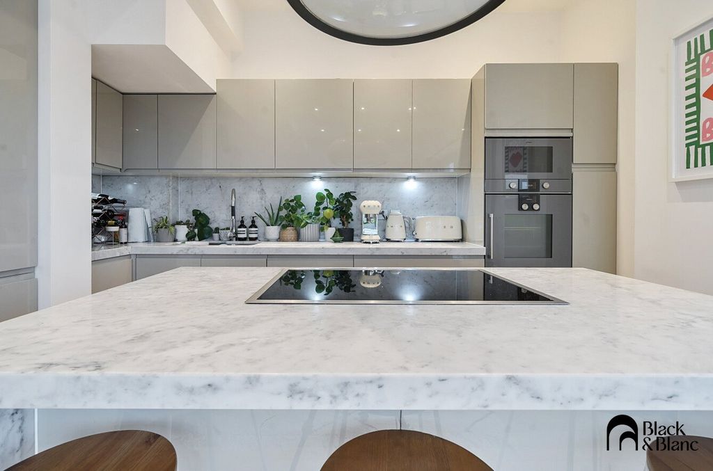 Property photo 2 of 14 Kitchen