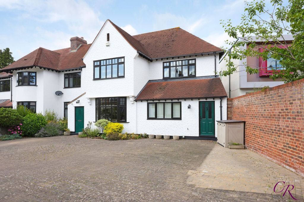 Property photo 1 of 17 External