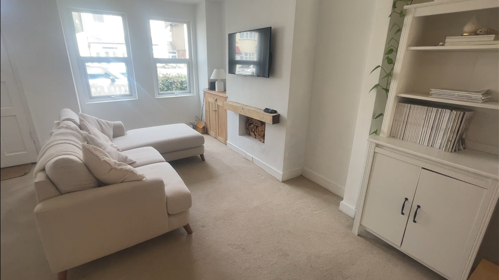 Property photo 2 of 10 Lounge