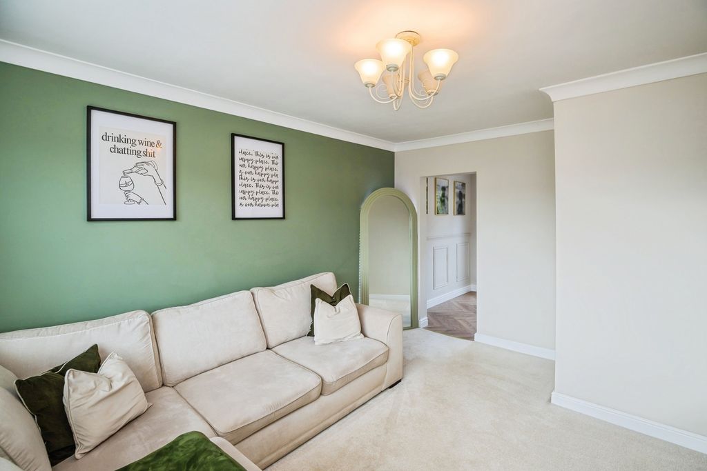 Property photo 2 of 21 Lounge