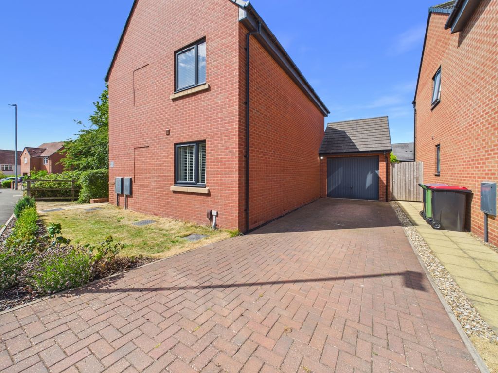 Property photo 2 of 24 Cam01445G0-Pr0877-Still024