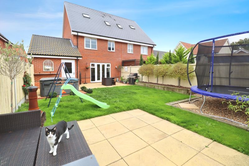 Property photo 2 of 28 Rubens Close