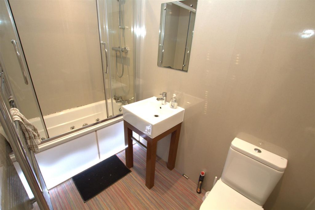 Property photo 2 of 7 Bathroom.Jpg
