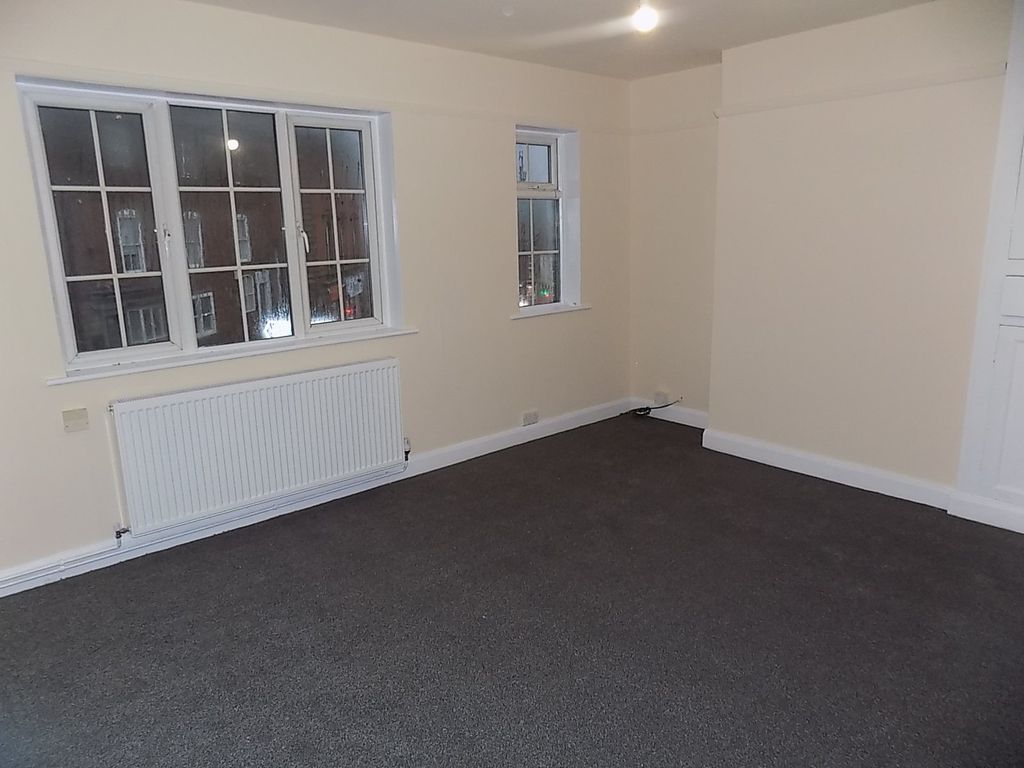 Property photo 2 of 7 Sitting Room