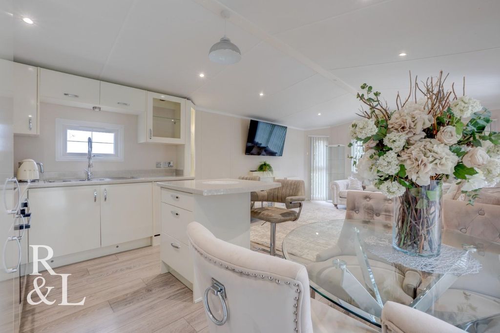 Property photo 3 of 20 Newforest2 (9).Jpg