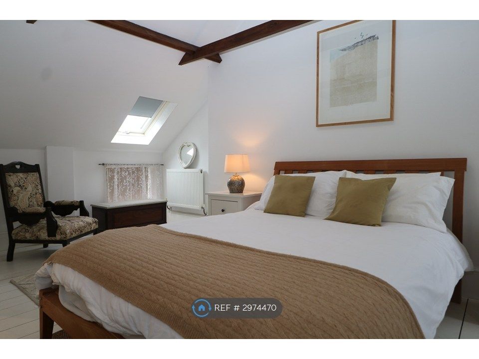 Property photo 3 of 25 Loft Room / Bedroom 5